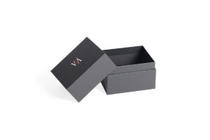 Scharfkantige Stülpschachtel mit Kragen